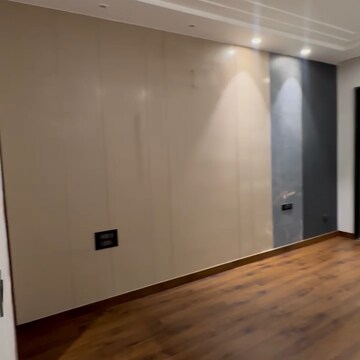 Room in 4 BHK Builder Floor at Uppal Southend, Sector 49 – for Rent