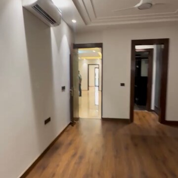Room in 4 BHK Builder Floor at Uppal Southend, Sector 49 – for Rent