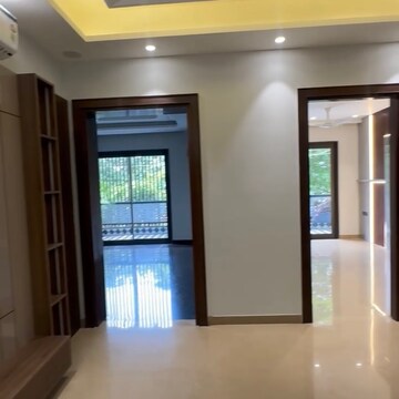 Room in 4 BHK Builder Floor at Uppal Southend, Sector 49 – for Rent