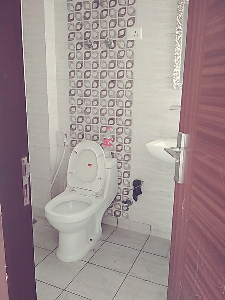 Bathroom, purvanchal-silver-city-ii 2 Bedroom 1265 Sq.Ft. Apartment In Pi Greater Noida Greater Noida 8854334