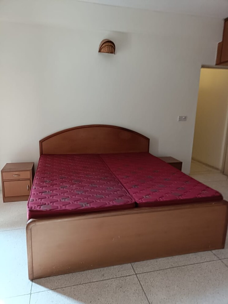 Bedroom, dlf-the-wellington-estate 3 Bedroom 1376 Sq.Ft. Apartment In Dlf Phase V Gurgaon 8854363