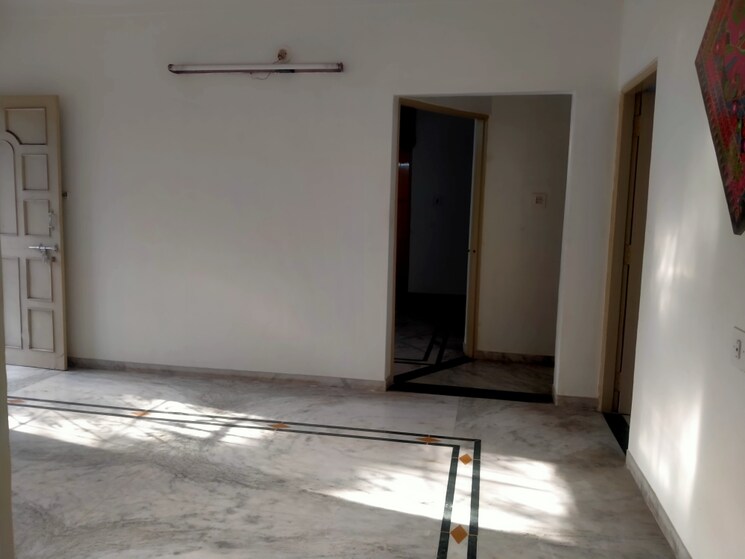 Room, ghod dod road 5 Bedroom 6400 Sq.Ft. Villa In Ghod Dod Road Surat 8854393