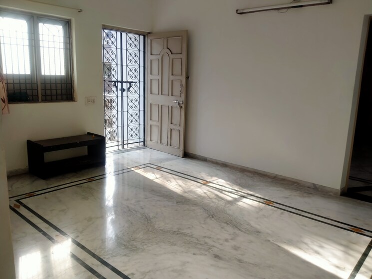Room, ghod dod road 5 Bedroom 6400 Sq.Ft. Villa In Ghod Dod Road Surat 8854393