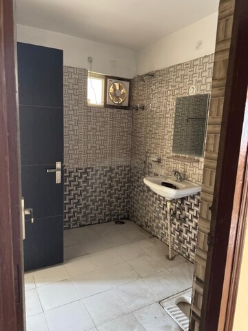 Bathroom in 3.5 BHK Apartment at LDA Parijaat Apartments, Faizabad Road – for Rent