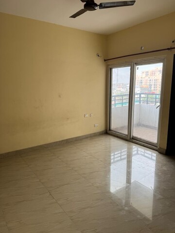 Room in 3.5 BHK Apartment at LDA Parijaat Apartments, Faizabad Road – for Rent