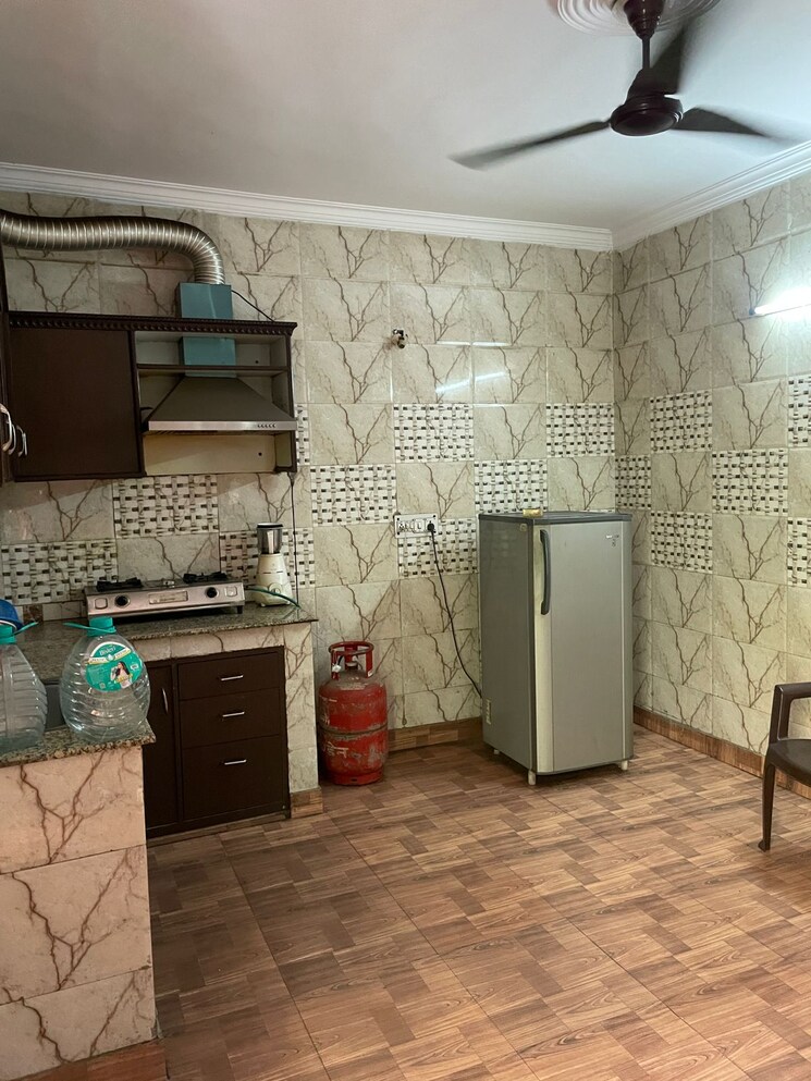 Master Bedroom, subhash nagar 1 Bedroom 110 Sq.Yd. Builder Floor In Subhash Nagar Delhi 8854433