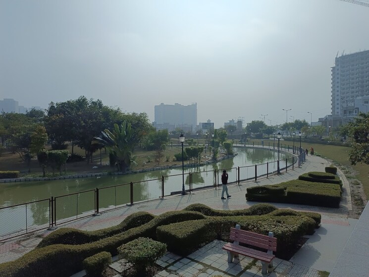 Swimming Pool, gaur-yamuna-city 3 Bedroom 1375 Sq.Ft. Apartment In Gaur Yamuna City Greater Noida 8854419