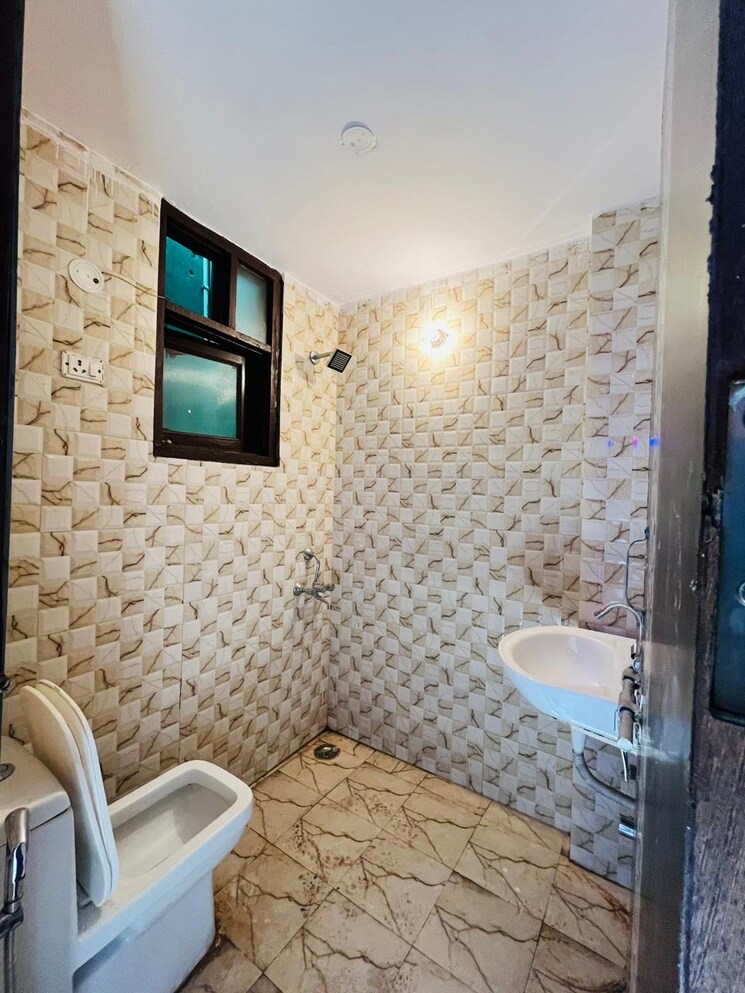 Bathroom, paryavaran complex 1 Bedroom 550 Sq.Ft. Apartment In Paryavaran Complex Delhi 8854455