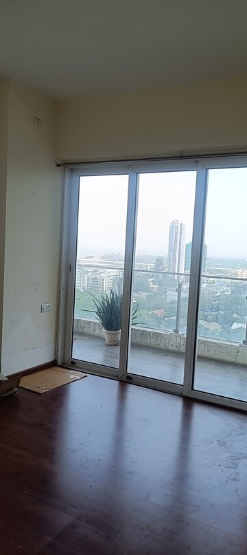 Room in 3 BHK Apartment at LnT Crescent Bay T5, Parel – for Rent