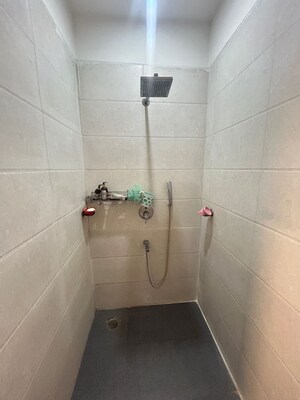 Bathroom in 3 BHK Apartment at DLF City Phase IV, Dlf Phase iv – for Sale