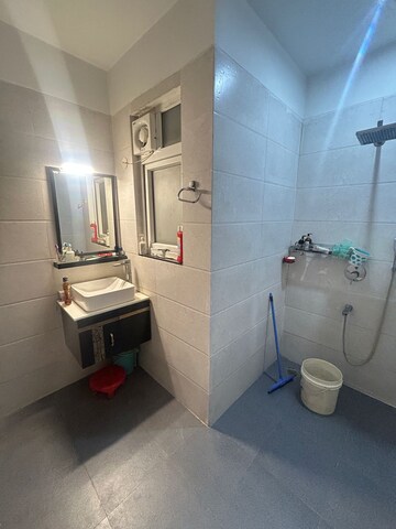 Bathroom in 3 BHK Apartment at DLF City Phase IV, Dlf Phase iv – for Sale