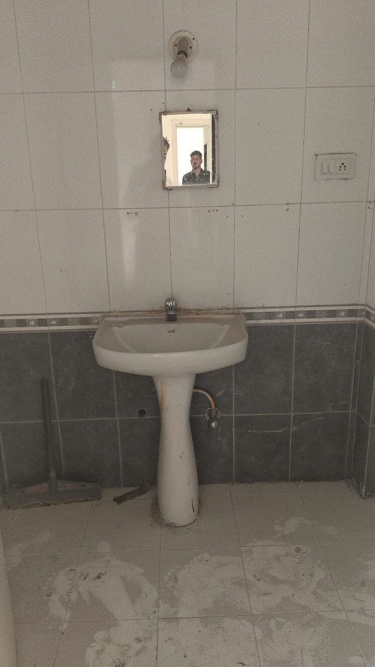 Bathroom, manpada 2 Bedroom 655 Sq.Ft. Apartment In Manpada Thane 8854581