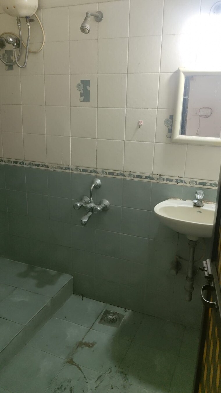 Bathroom, manpada 2 Bedroom 655 Sq.Ft. Apartment In Manpada Thane 8854581