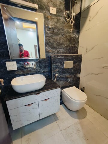 Bathroom in 3.5 BHK Builder Floor at Malviya Nagar – for Rent
