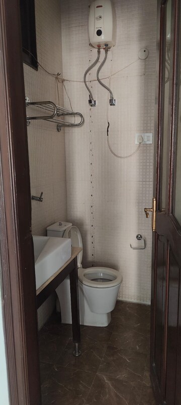 Bathroom in 5 BHK Villa at Unitech South City 1, South City 1 – for Rent