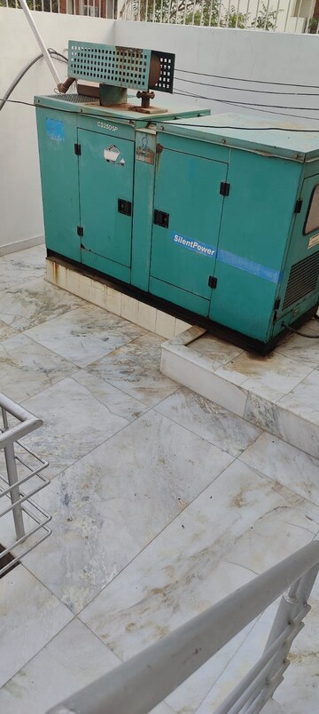 Room in 5 BHK Villa at Unitech South City 1, South City 1 – for Rent