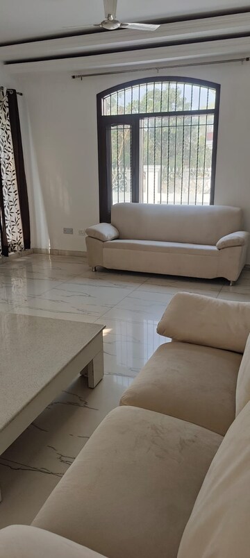 Living Room in 5 BHK Villa at Unitech South City 1, South City 1 – for Rent