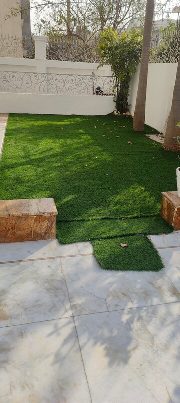 5 BHK Villa – Garden View at Unitech South City 1, South City 1 - for Rent