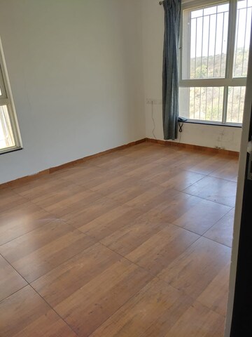 Room in 3 BHK Apartment at Kolte Patil Stargaze, Bavdhan – for Rent