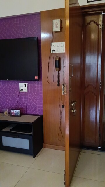 Room in 2 BHK Apartment at Accord Bindra One, Andheri East – for Rent