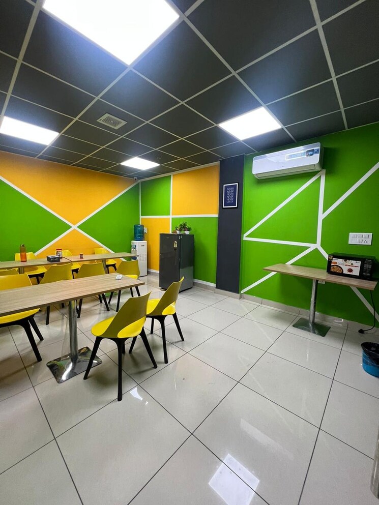 Team Area, ats-bouquet Commercial Office Space 805 Sq.Ft. In Sector 132 Noida 8854646