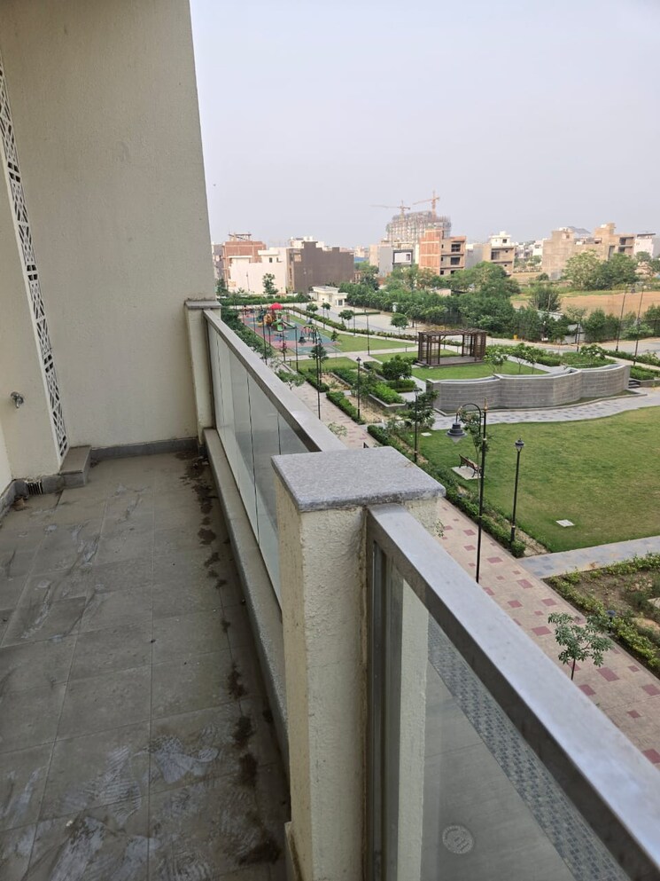 Balcony, uchdpl-veridia-oakwood-enclave 4 Bedroom 2385 Sq.Ft. Apartment In Wave City Ghaziabad 8854707