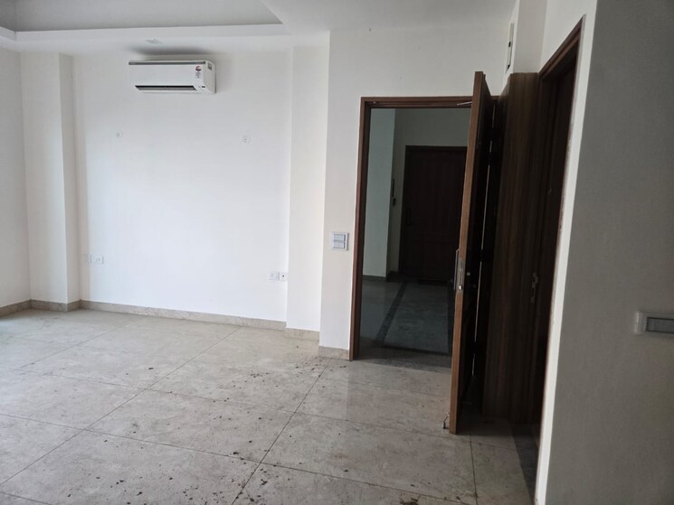 Room, uchdpl-veridia-oakwood-enclave 4 Bedroom 2385 Sq.Ft. Apartment In Wave City Ghaziabad 8854707