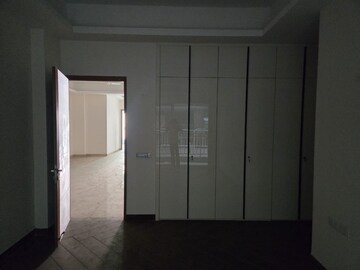 Building Lobby in 4 BHK Apartment at Uchdpl Veridia Oakwood Enclave, Wave City – for Rent