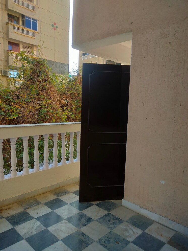 Balcony, the-bhagwati-cghs 3.5 Bedroom 1800 Sq.Ft. Apartment In Sector 22 Dwarka Delhi 8854829
