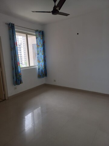 Room in 3 BHK Apartment at Puri Pratham, Sector 84 – for Rent