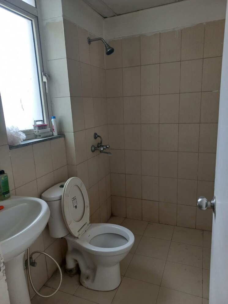 Bathroom, puri-pratham 3 Bedroom 954 Sq.Ft. Apartment In Sector 84 Faridabad 8854750