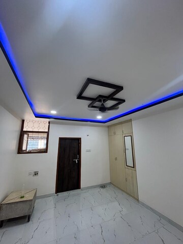 Master Bedroom in 3 BHK Apartment at Prasant Apartment, Sindhi Colony – for Rent