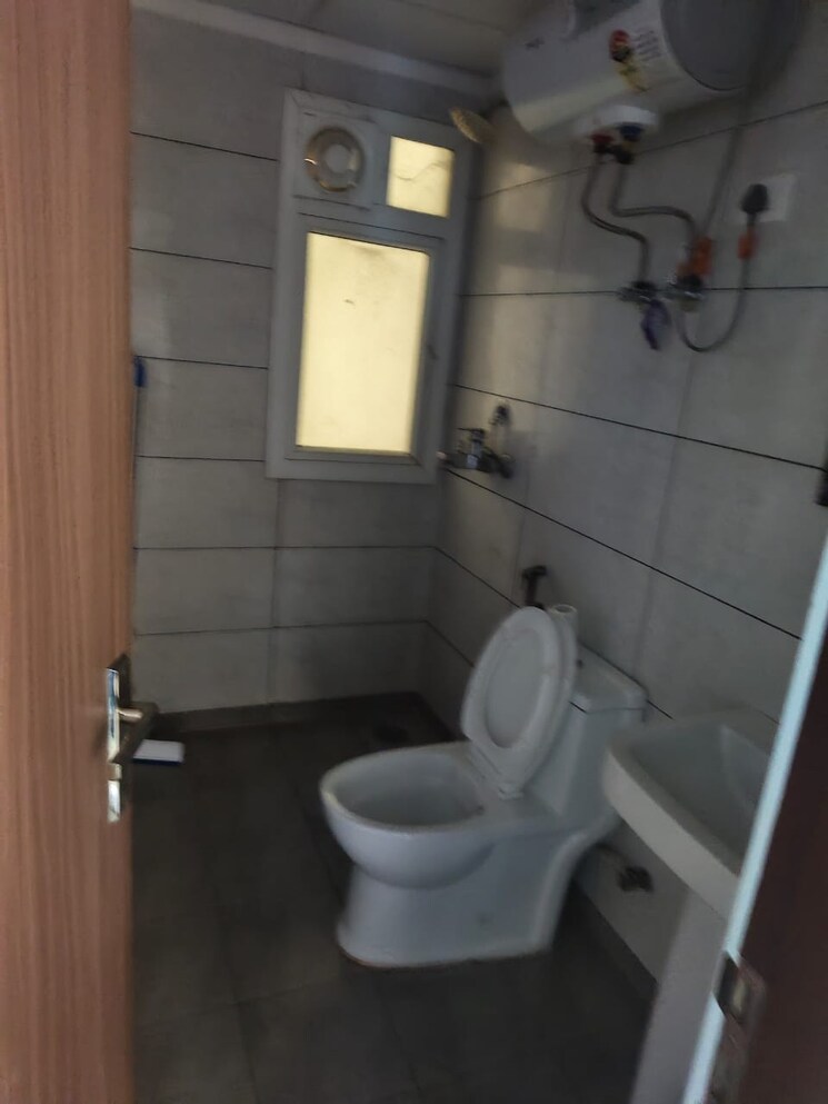 Bathroom, gulshan-botnia 2 Bedroom 1025 Sq.Ft. Apartment In Sector 144 Noida 8854946