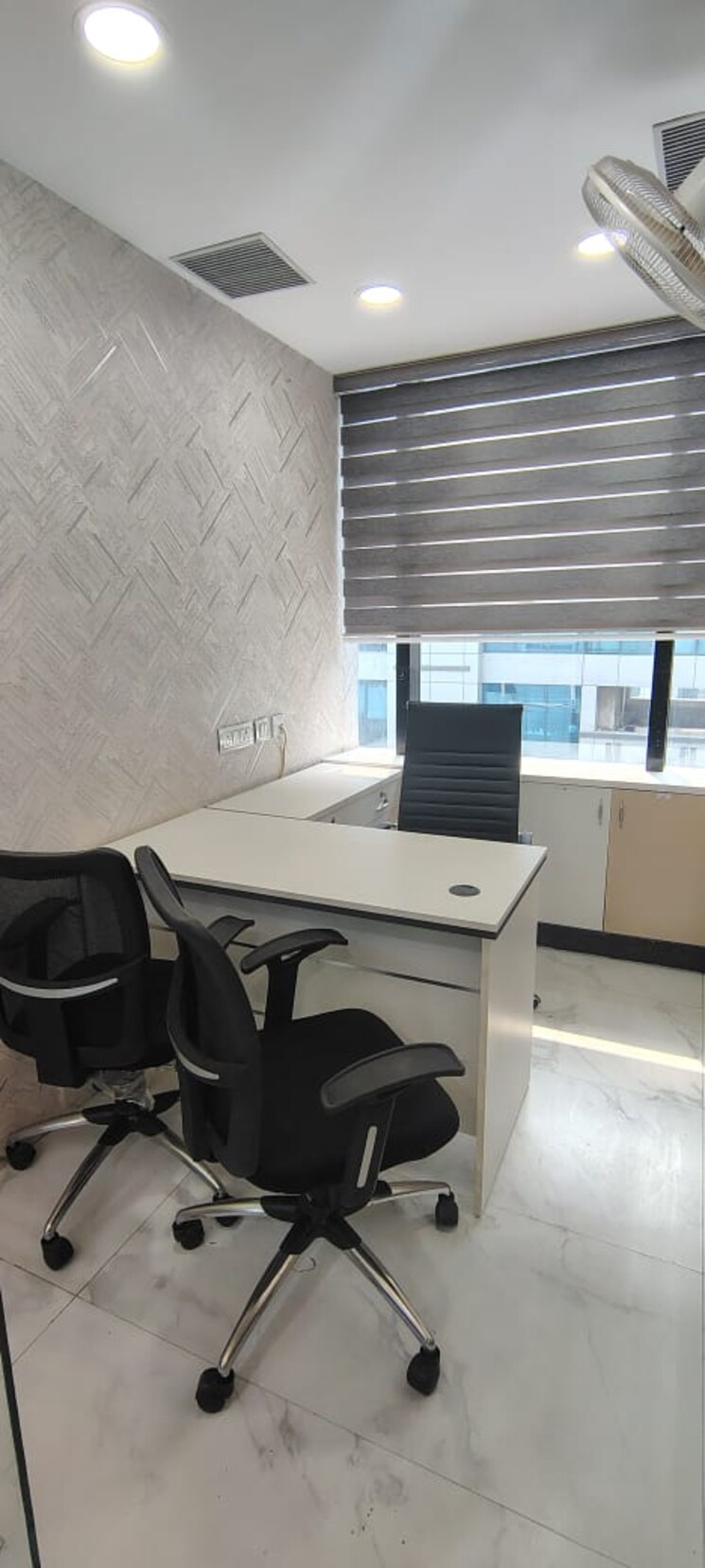 Team Area, netaji subhash place Commercial Office Space 999 Sq.Ft. In Netaji Subhash Place Delhi 8855043