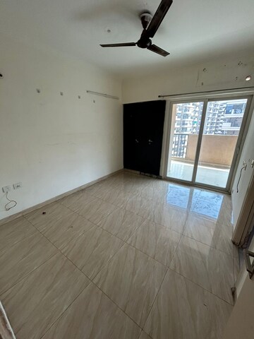 Room in 3 BHK Apartment at Gaur City-2, Gaur City 2 – for Sale
