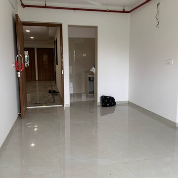 Room in 2.5 BHK Apartment at Shraddha Elite, Poisar – for Rent