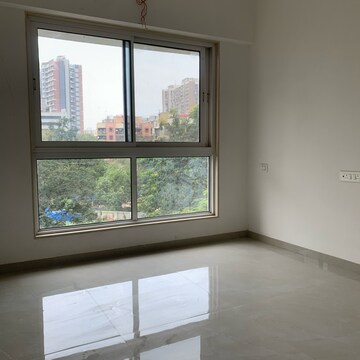 Room in 2.5 BHK Apartment at Shraddha Elite, Poisar – for Rent