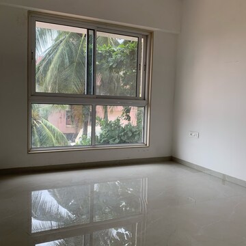 Room in 2.5 BHK Apartment at Shraddha Elite, Poisar – for Rent