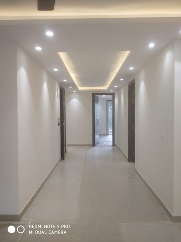 Building Lobby in 3 BHK Builder Floor at Suncity – for Rent