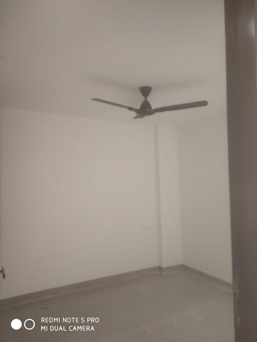 Room in 3 BHK Builder Floor at Suncity – for Rent