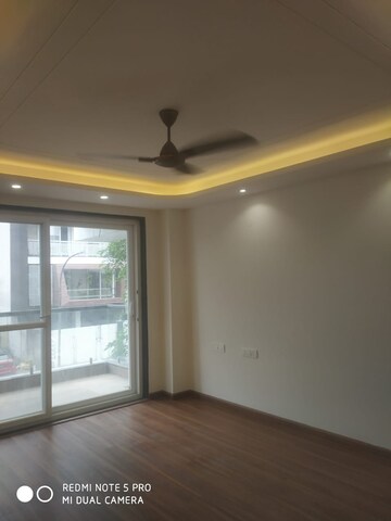 Room in 3 BHK Builder Floor at Suncity – for Rent
