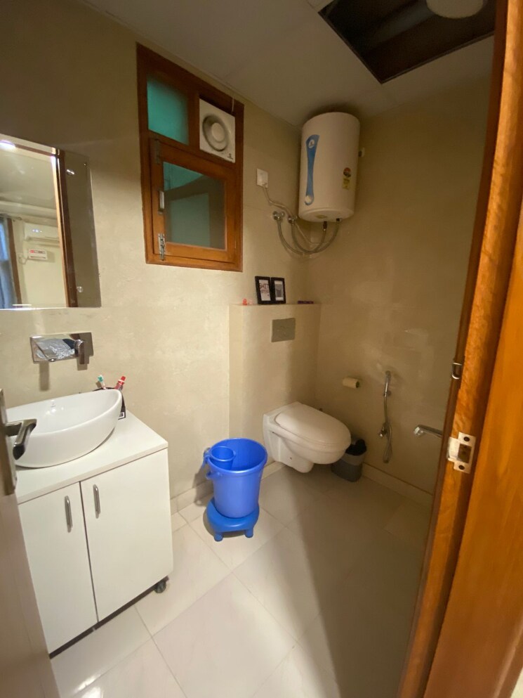 Bathroom, baani-square 3 Bedroom 2000 Sq.Ft. Builder Floor In Sector 50 Gurgaon 8855169