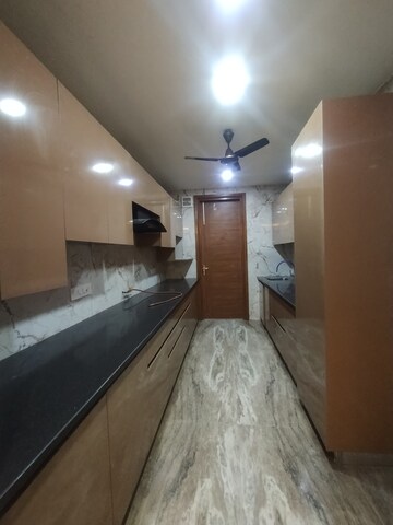 Kitchen in 3 BHK Builder Floor at ROF Portico, Sector 43 – for Rent