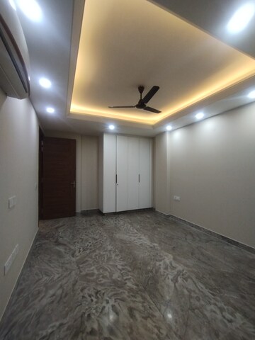 Furnished Amenities in 3 BHK Builder Floor at ROF Portico, Sector 43 – for Rent