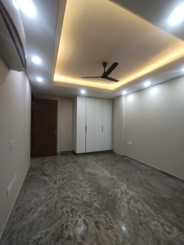 Furnished Amenities in 3 BHK Builder Floor at ROF Portico, Sector 43 – for Rent