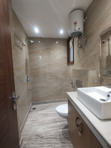 Bathroom in 3 BHK Builder Floor at ROF Portico, Sector 43 – for Rent