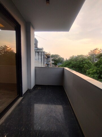 Balcony in 3 BHK Builder Floor at ROF Portico, Sector 43 – for Rent