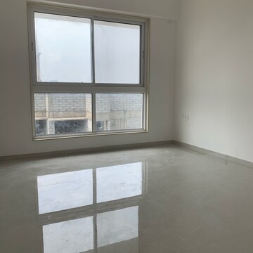 Room in 2 BHK Apartment at Shraddha Elite, Poisar – for Rent
