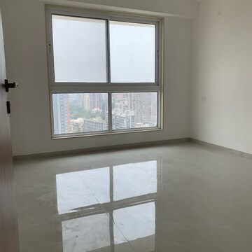 Room in 2 BHK Apartment at Shraddha Elite, Poisar – for Rent