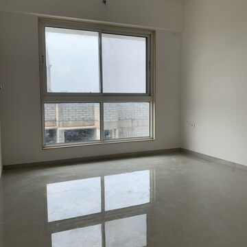 Room in 2 BHK Apartment at Shraddha Elite, Poisar – for Rent